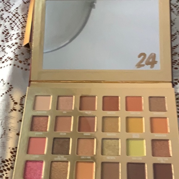 Kylie Eyeshadow palette 24k - Picture 3 of 5